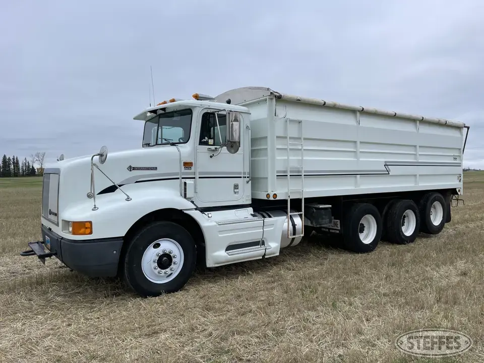 1995 International 9200 Tri-Axle Boxed Truck