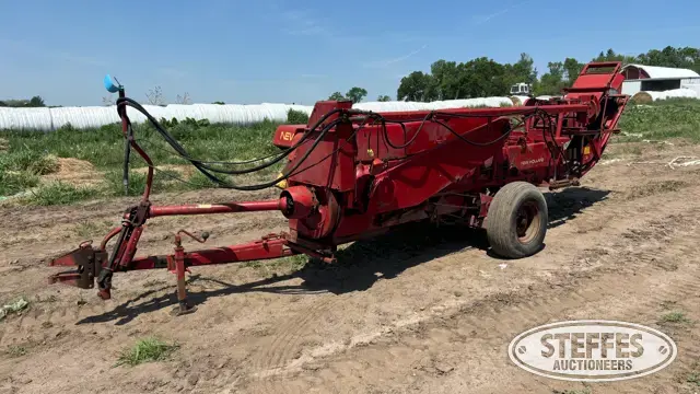 New Holland 275