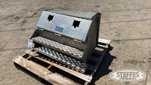 Merritt saddle box