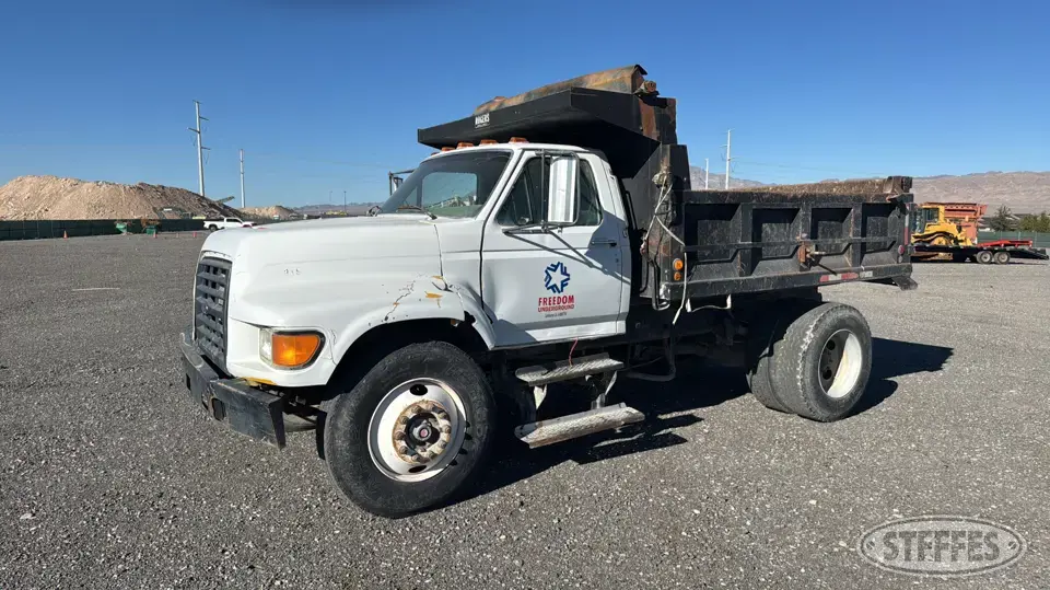 1998 Ford F-800 Dump Truck