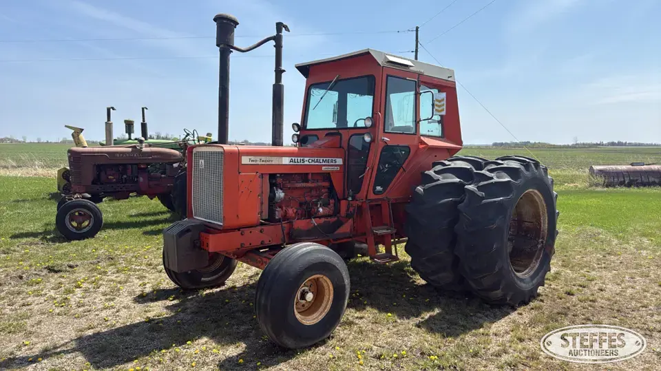 1972 Allis-Chalmers Two-Twenty Landhandler 2WD Tractor