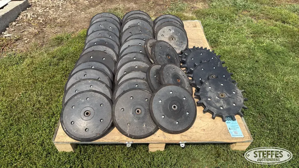 (38) John Deere rubber closing wheels Ag Equipment Part