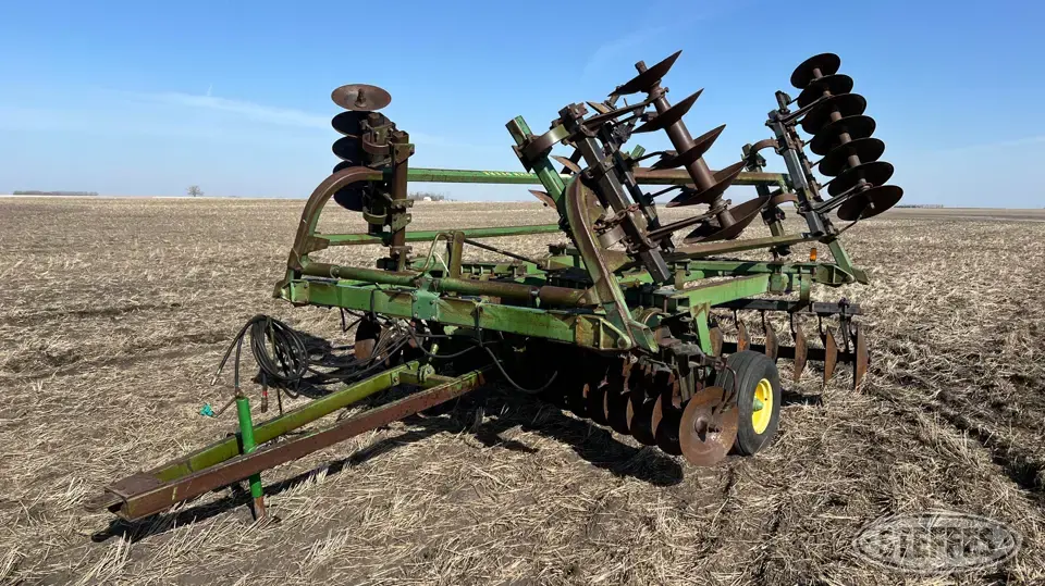 John Deere 235 Disc