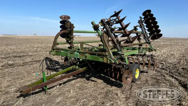 John Deere 235