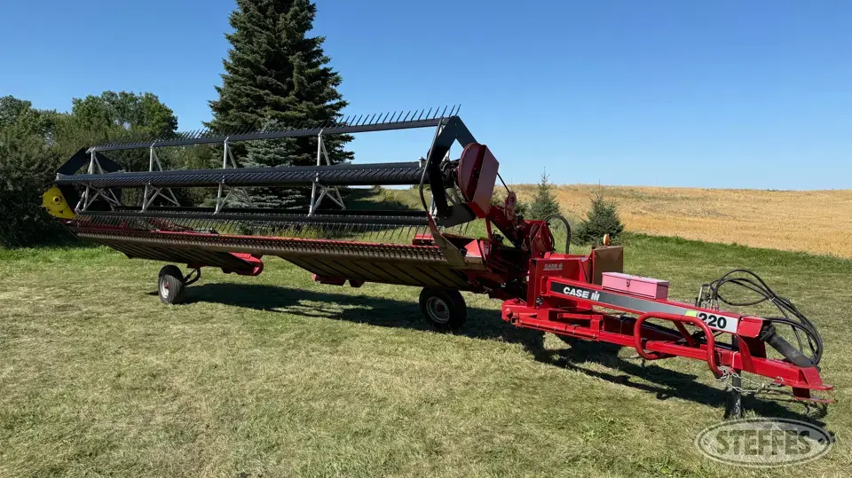 Case IH 8220 Pull-Type Swather