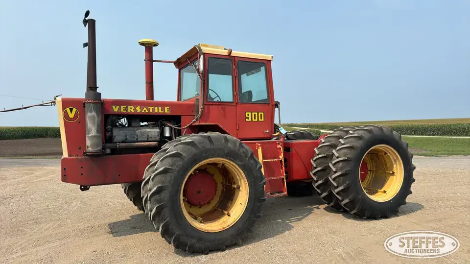 1979 Versatile 900 4WD Tractor