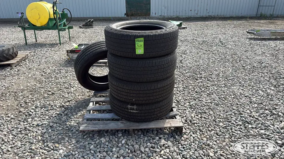 (5) Michelin Defender 275/60R20 tires Passenger-Light Truck Tire