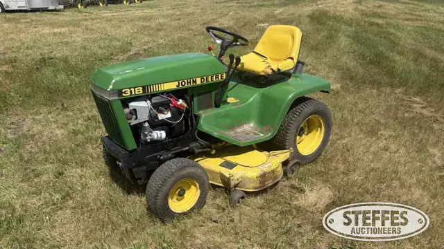 John Deere 318