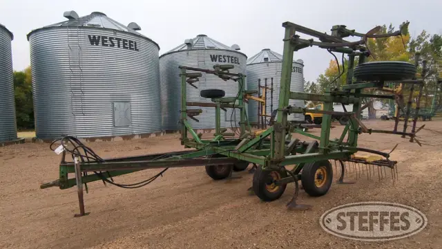 John Deere 1600