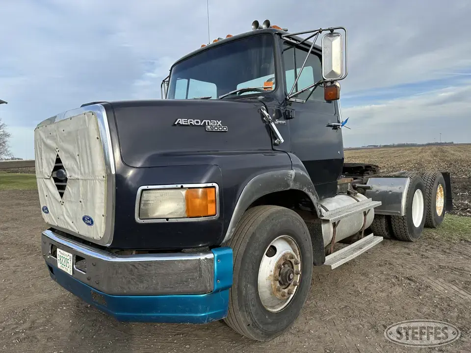 1988 Ford L-9000 AeroMax Conventional Truck without Sleeper