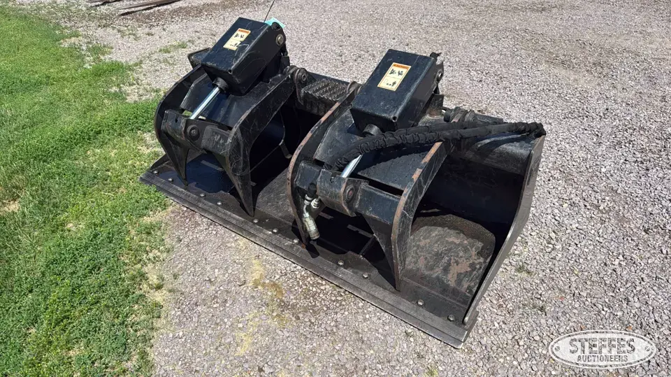 CAT skid steer grapple bucket Skid Steer Bucket