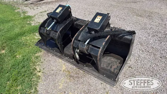 CAT skid steer grapple bucket