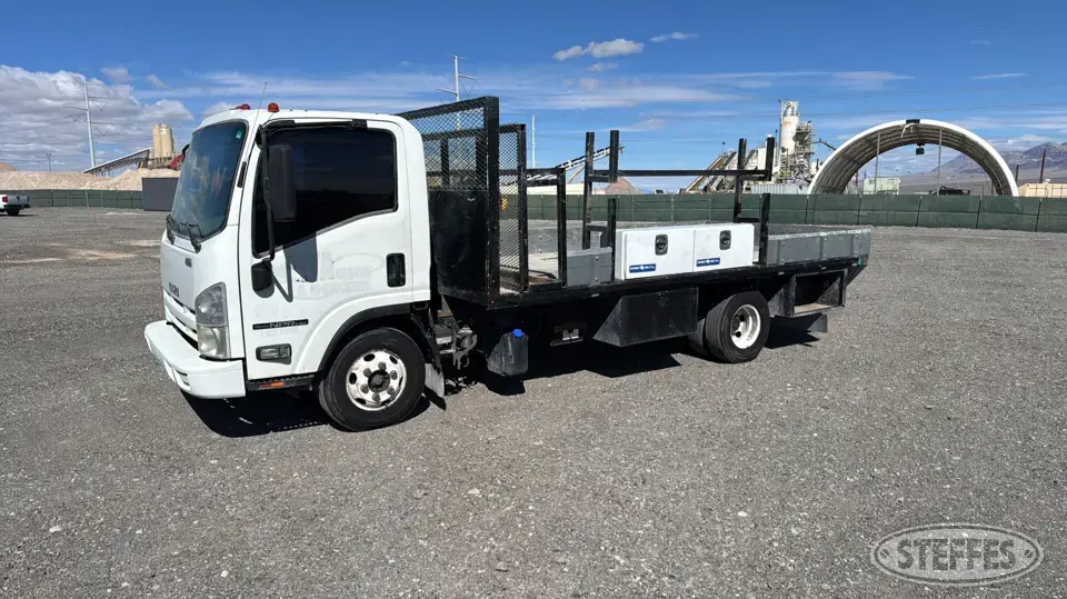 2015 Isuzu NPR Flatbed Truck
