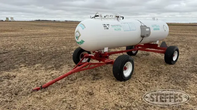 National 1,000 gal. NH3 tank