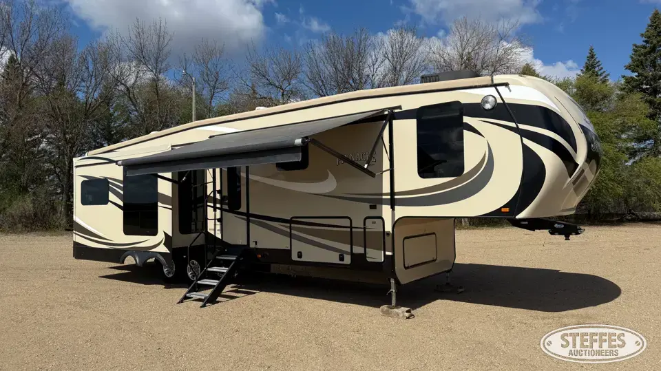 2015 Jayco Pinnacle 36 RSQS Camper
