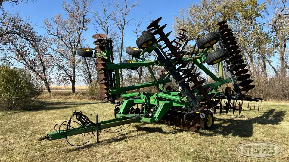 John Deere 635 Disc