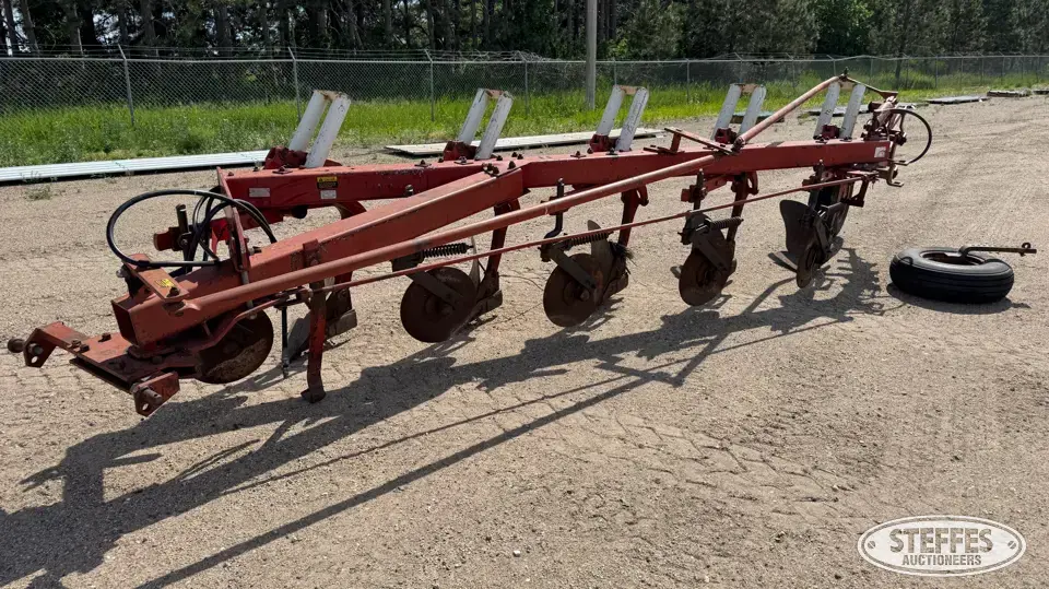 International 720 Plow