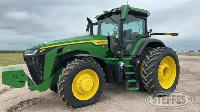 2023 John Deere 8R 250