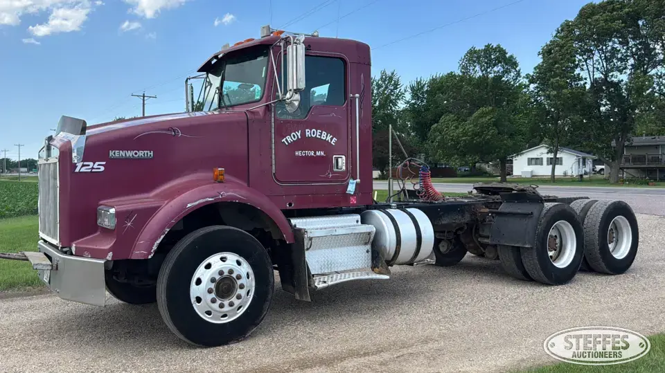 1995 Kenworth T800 Conventional Truck without Sleeper
