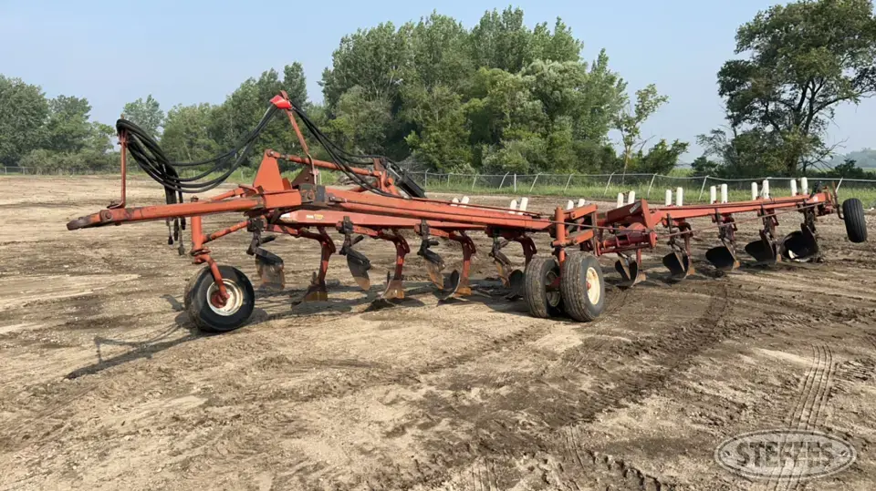 International 800 Plow