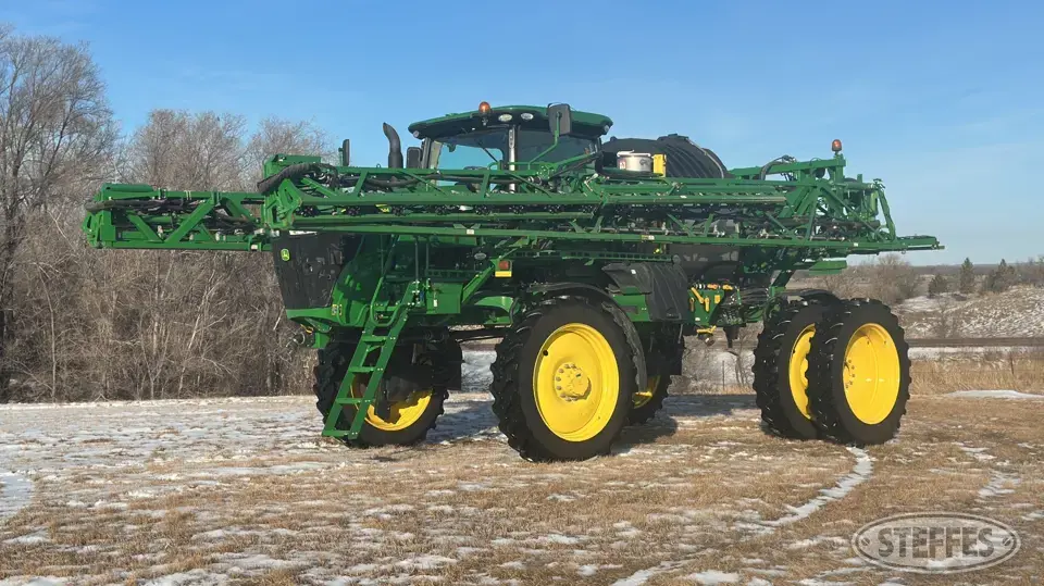 2019 John Deere R4044 Self-Propelled Sprayer