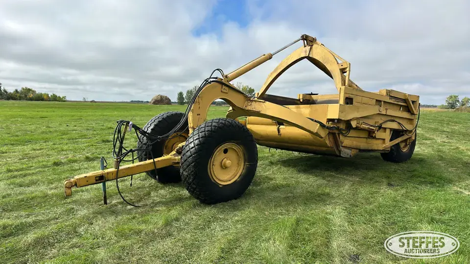 LaTourneau pull scraper