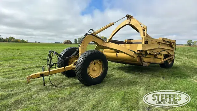 LaTourneau pull scraper