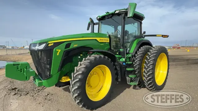 2022 John Deere 8R 250