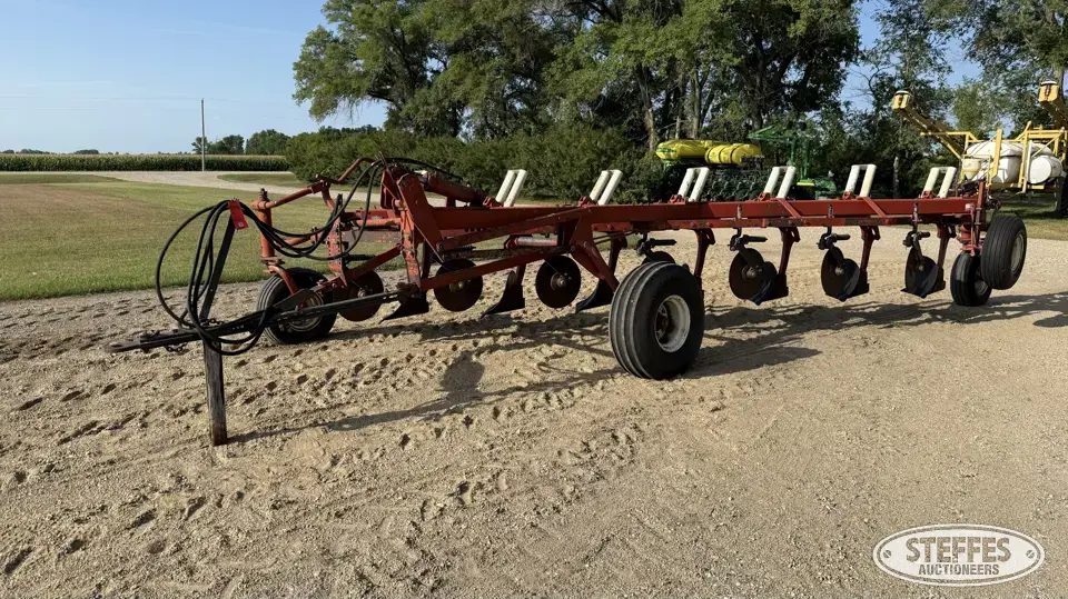 International 700 Plow