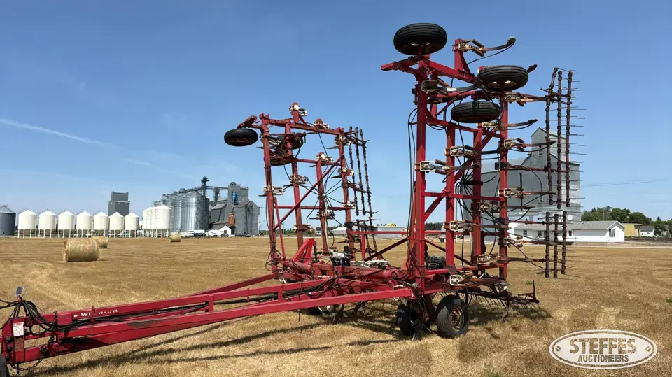 Wil-Rich 4400 Chisel Plow