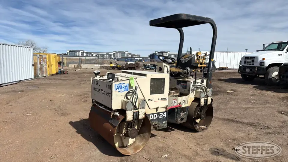 1999 Ingersoll Rand DD-24 Self-Propelled Tandem Compactor