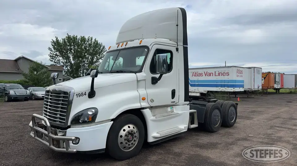 2015 Freightliner CA125DC Conventional Truck without Sleeper