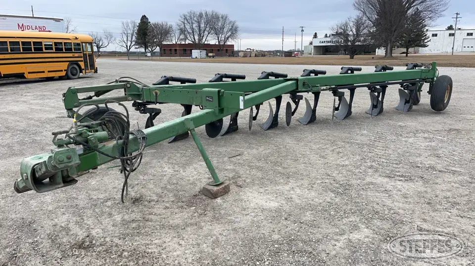 John Deere 2800 Plow
