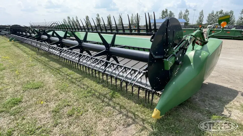 2017 John Deere 645FD Draper Head