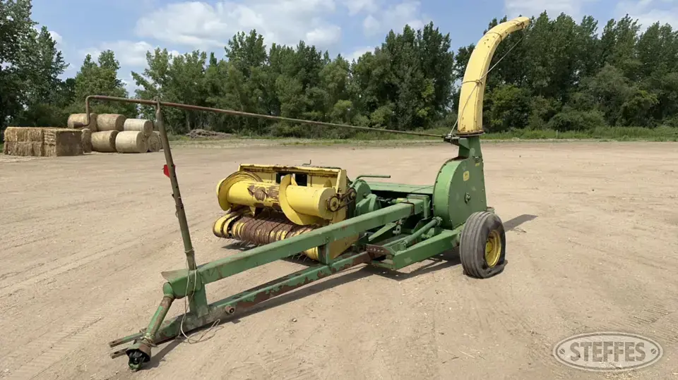 John Deere 38 Pull-Type Harvester