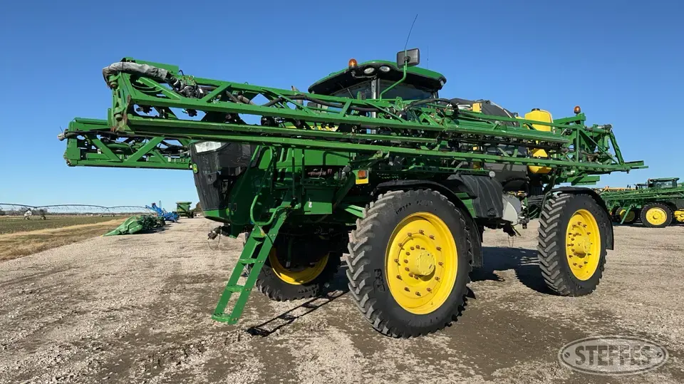 2019 John Deere R4045 Self-Propelled Sprayer