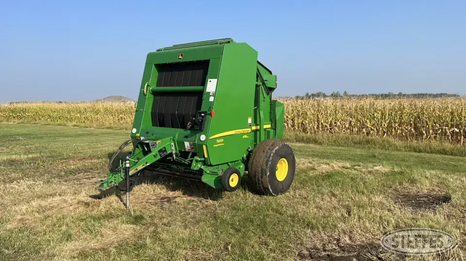 2016 John Deere 569 Round Baler