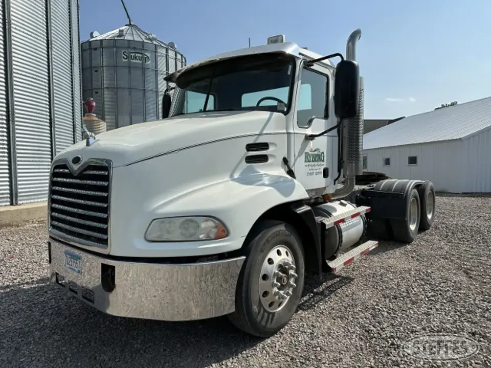 2005 Mack Vision Conventional Truck without Sleeper