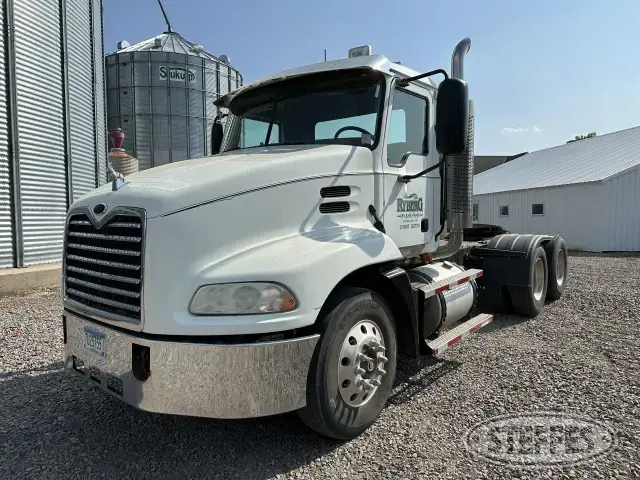 2005 Mack Vision