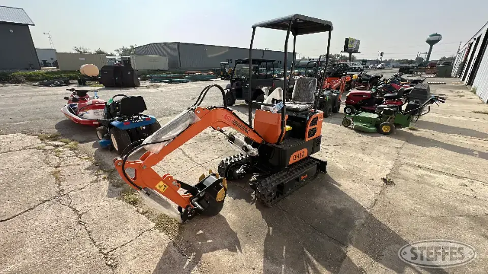 AGT Industrial QH12 Mini-Excavator