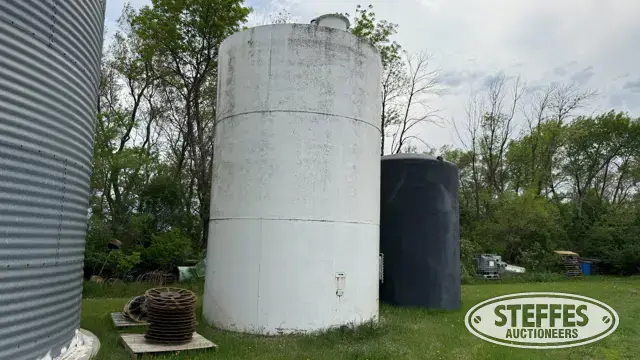 Approx. 12,000 gal. fertilizer tank