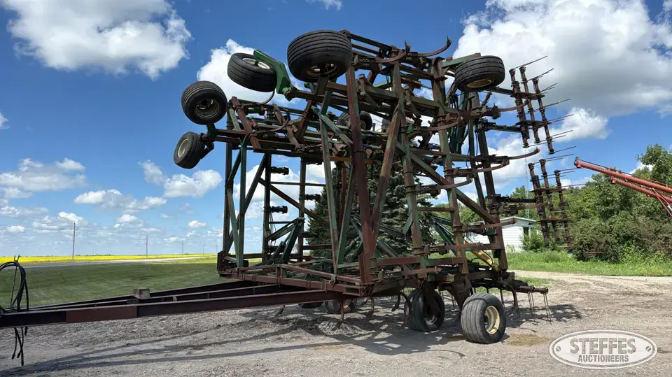 2000 Saturn Chisel Plow