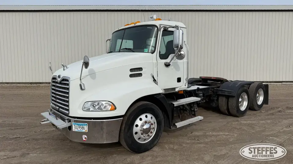 2007 Mack CXN613 Conventional Truck without Sleeper