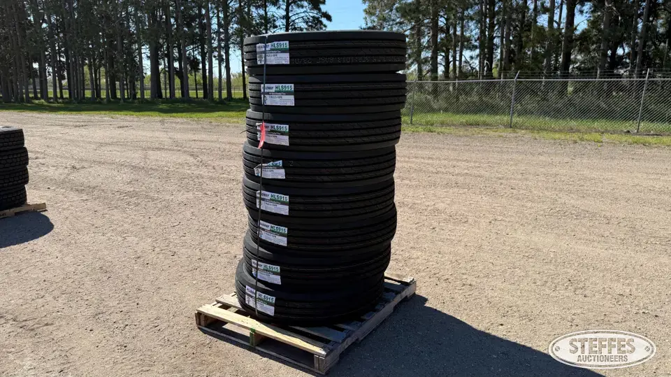 (8) Headway HLS915 11R22.5 truck tires
