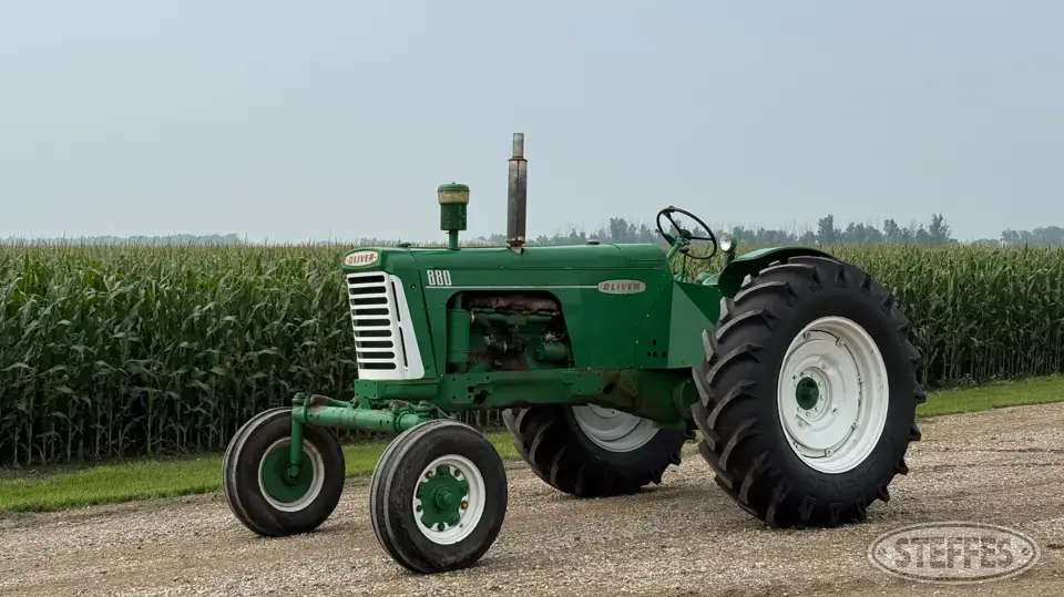 1960 Oliver 880 Collectible Tractor