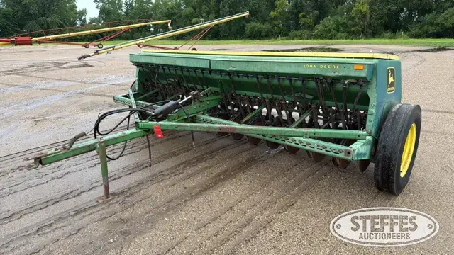 John Deere 8300
