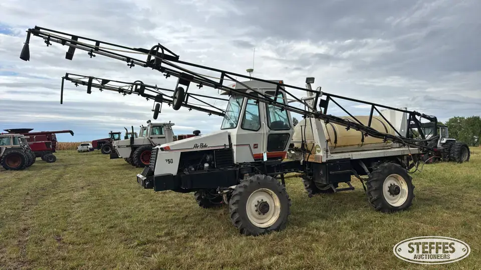 Willmar 750 Self-Propelled Sprayer