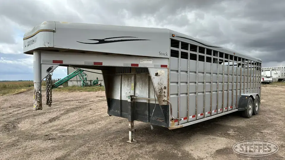 2005 Travalong Inc. Gooseneck Livestock Trailer