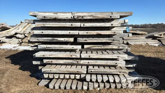 (42) Concrete hog slats
