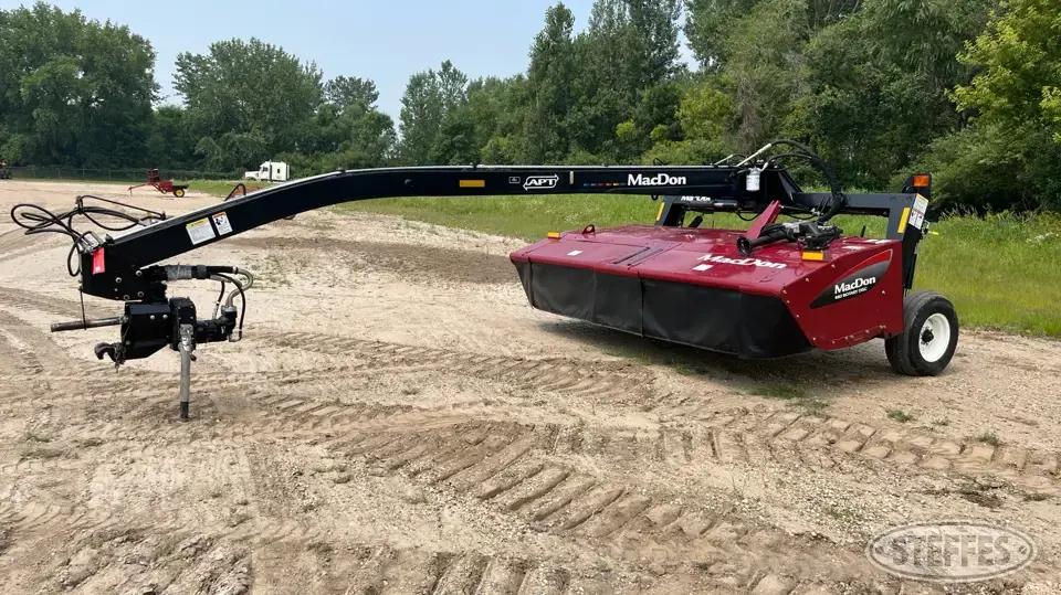 2011 MacDon R85 Mower Conditioner